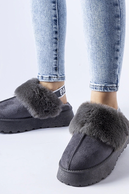 Black slippers with fur insulated Valle