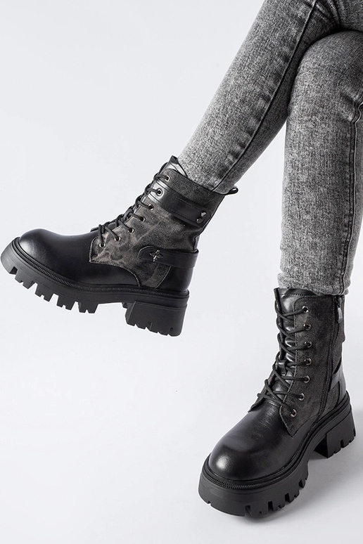 Czarne ocieplane trapery z... Czarne ocieplane trapery z...