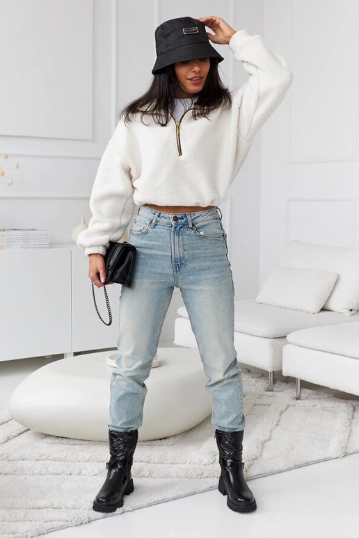 Czarne lakierowane buty z ozdobnym... Czarne lakierowane buty z ozdobnym...