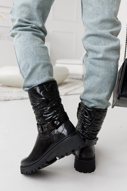 Czarne lakierowane buty z ozdobnym... Czarne lakierowane buty z ozdobnym...