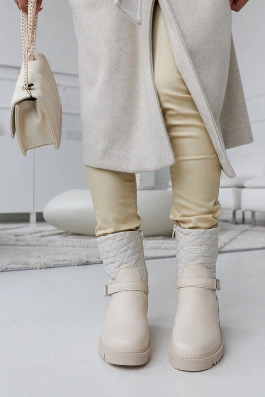 Beżowe botki z ozdobnym pikowaniem... Beżowe botki z ozdobnym pikowaniem...