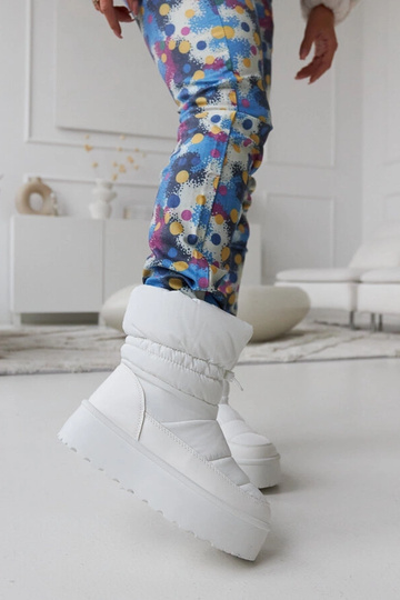 Białe ocieplane śniegowce...