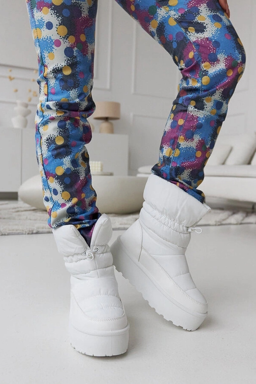 Białe ocieplane śniegowce na...