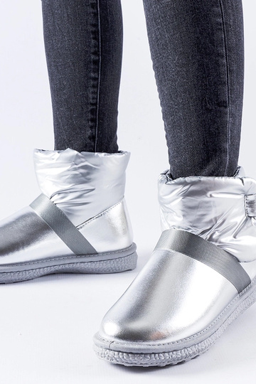 Black snowboots Arana 2