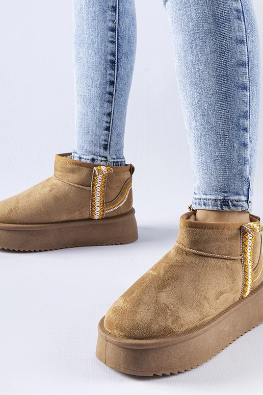 Ciemnobeżowe śniegowce na platformie...