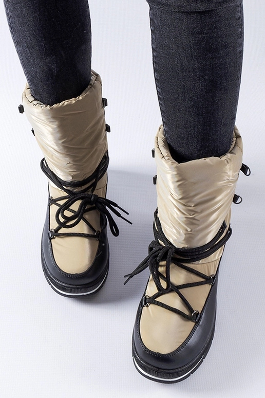 Ciemnobeżowe śniegowce na platformie...