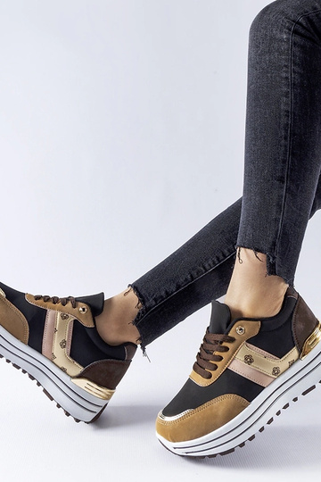 Brązowe sneakersy na... 2