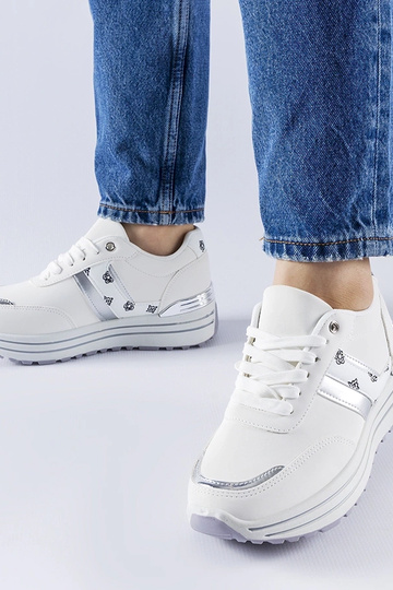 Białe sneakersy na...