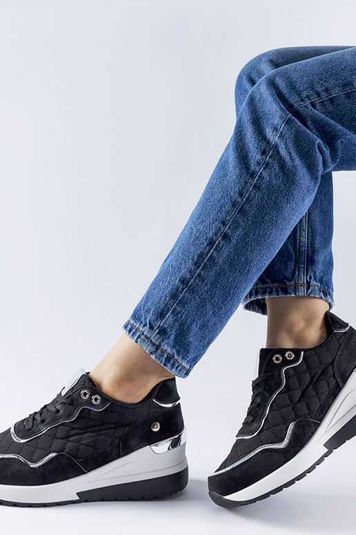 Czarne sneakersy na koturnie Pisignano