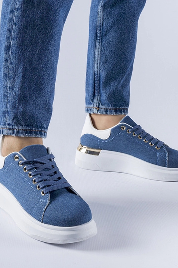 Niebieskie sneakersy na...