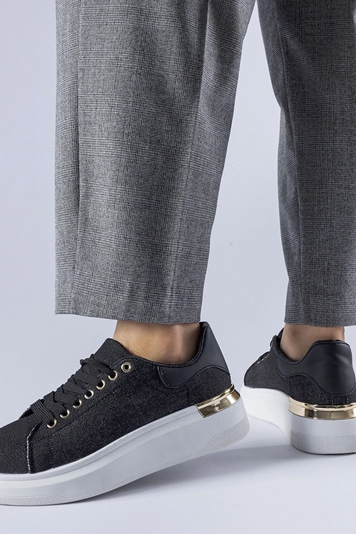 Czarne sneakersy na platformie...