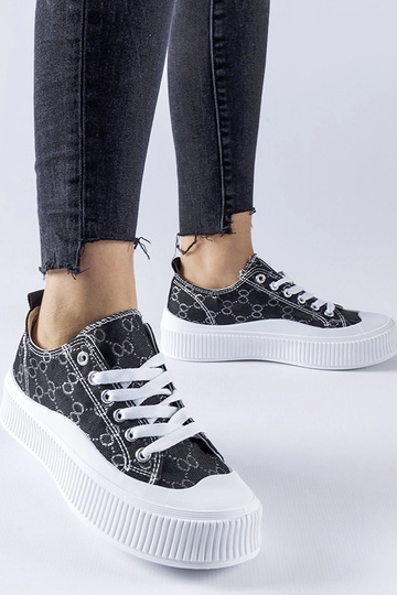 Black trainers Beat