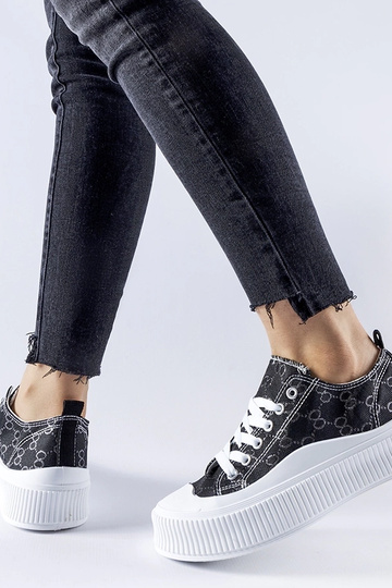 Black trainers Beat 2