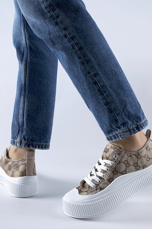 Brązowe trampki zdobione monogramem Cavi