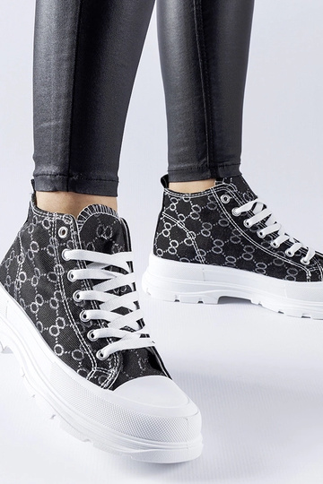 Black trainers Beat