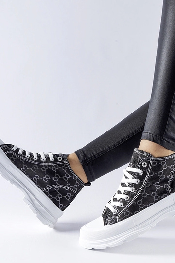 Black trainers Beat 2