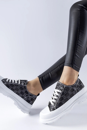 Black trainers Beat 2