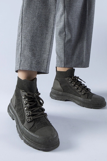 Black trainers Beat