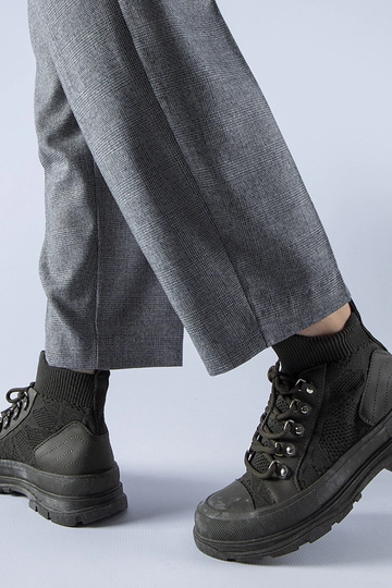 Black trainers Beat 2