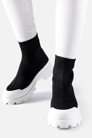 Czarne sneakersy z elastyczną cholewką Varden 2