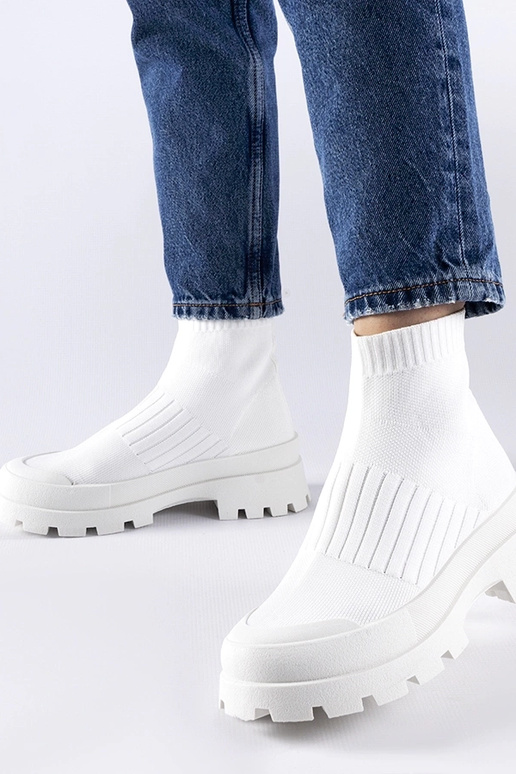 Białe sneakersy z elastyczną cholewką...