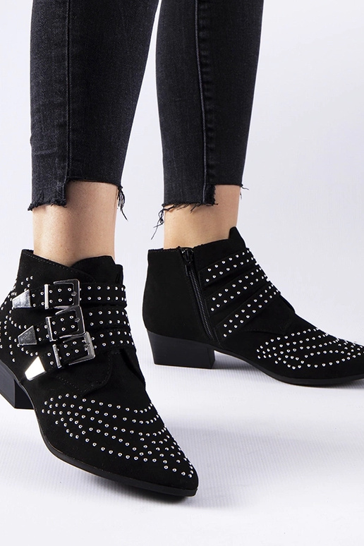 Czarne ozdobne botki na niskim słupku... Czarne ozdobne botki na niskim słupku...