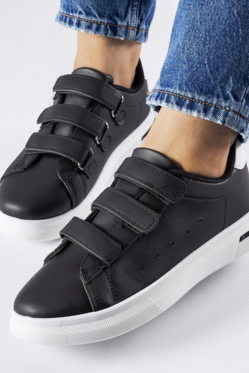Czarne sneakersy zapinane na rzepy Paré - biała podeszwa 2