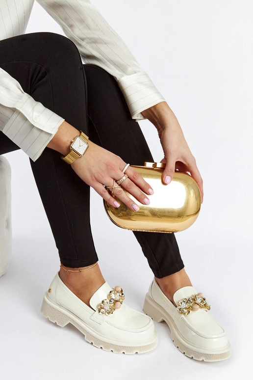 Beżowe skórzane mokasyny lakierowane...