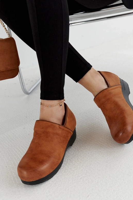 Brązowe półbuty na platformie Montoro...