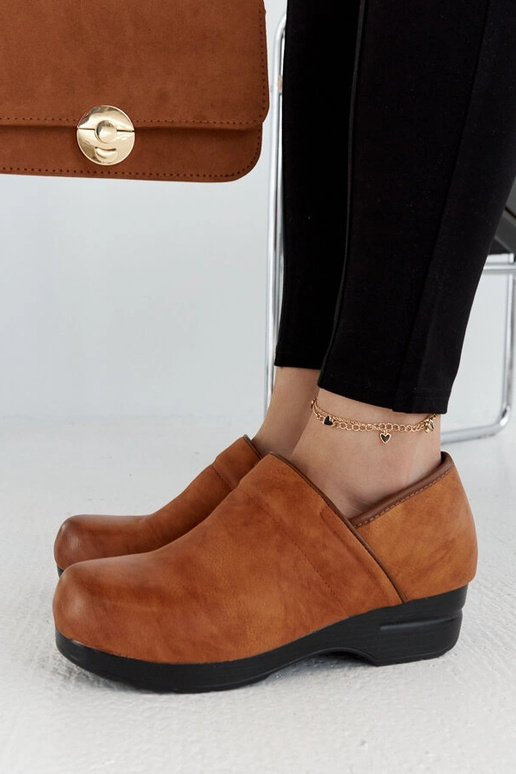 Brązowe półbuty na platformie Montoro...