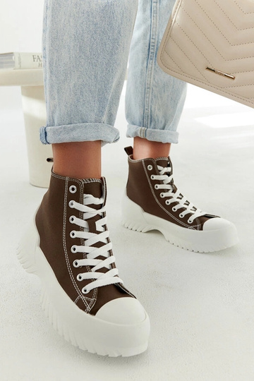 Black trainers Beat
