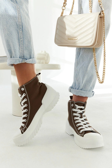 Black trainers Beat 2