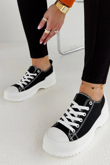 Black trainers Beat