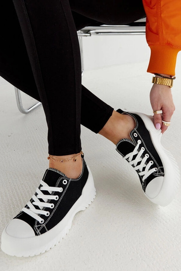 Black trainers Beat 2