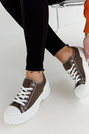 Black trainers Beat 2