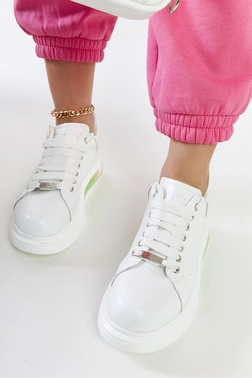Białe sneakersy na platformie GOE... Białe sneakersy na platformie GOE...