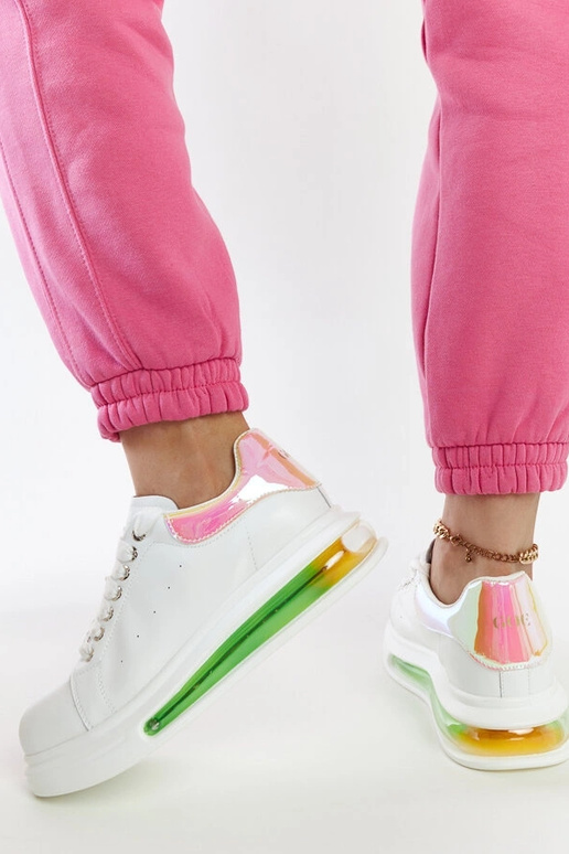 Białe sneakersy na platformie GOE... Białe sneakersy na platformie GOE...