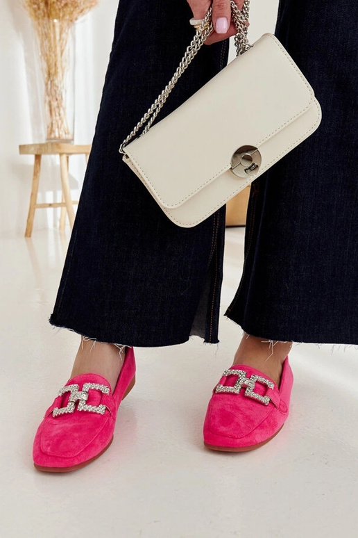 Różowe mokasyny zdobione łańcuszkiem...