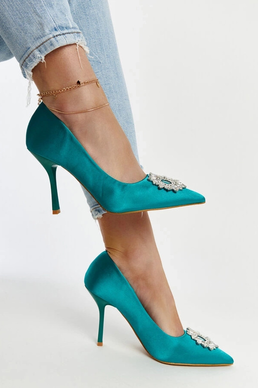 Zielone szpilki o satynowym...