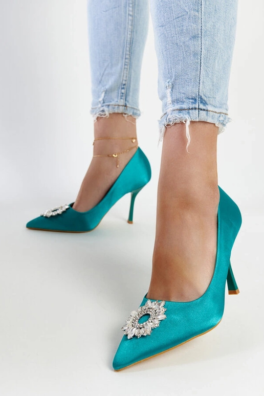 Zielone szpilki o satynowym...