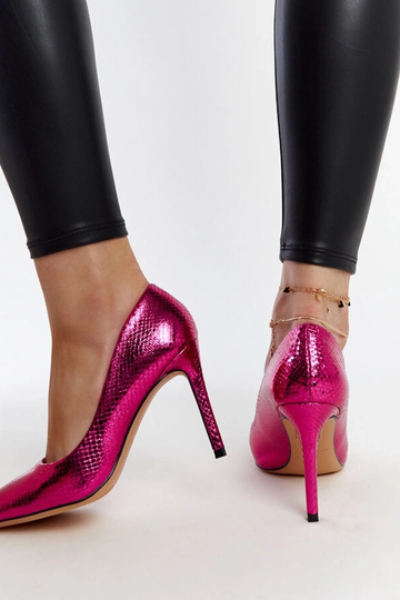 Black classic high heels... 2