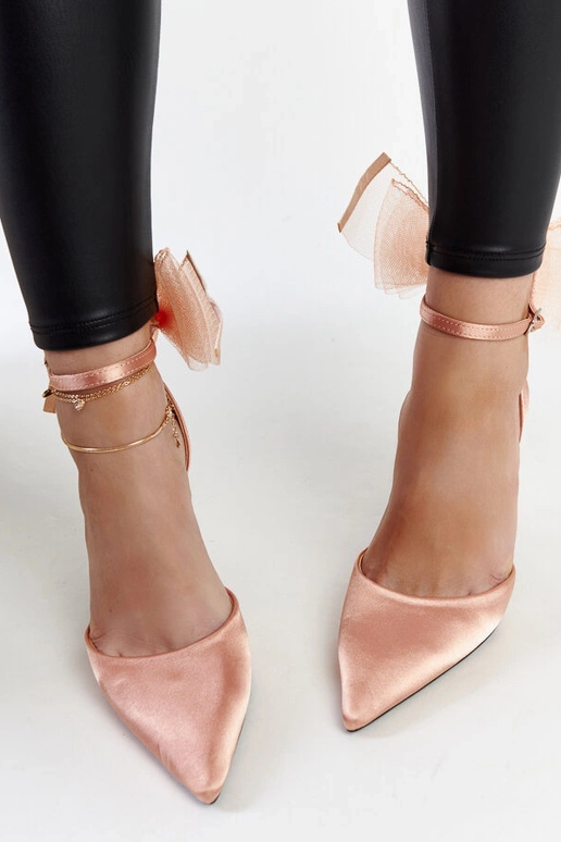 Jasnoróżowe szpilki z kokardą Ilaysa