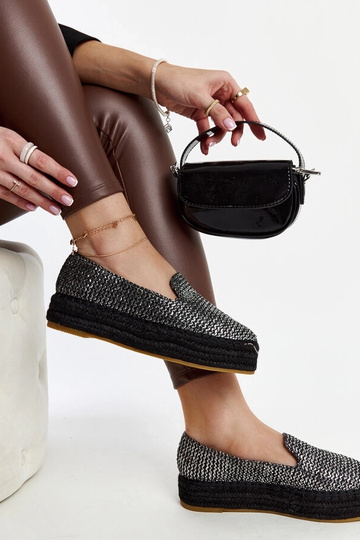 Czarne espadryle zdobione...