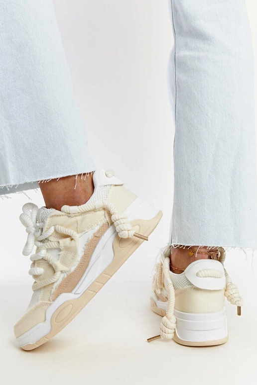 Beżowe sneakersy z materiałowymi...