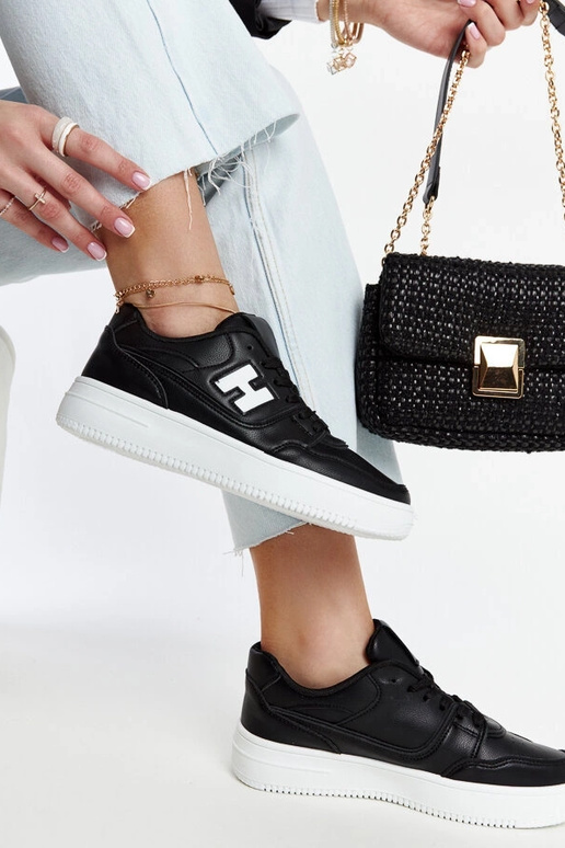 Czarne sneakersy na białej platformie... Czarne sneakersy na białej platformie...