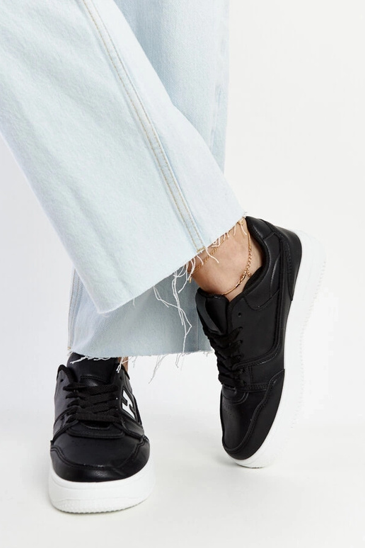 Czarne sneakersy na białej platformie... Czarne sneakersy na białej platformie...