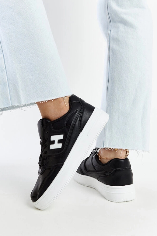 Czarne sneakersy na białej platformie... Czarne sneakersy na białej platformie...