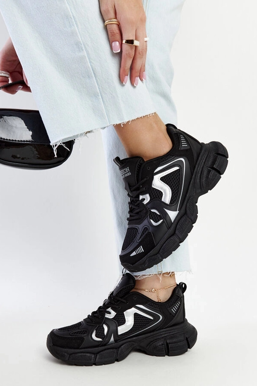 Czarne sneakersy na masywnej... Czarne sneakersy na masywnej...