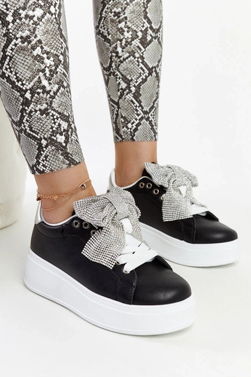 Czarne sneakersy na wysokiej platformie Rensje
