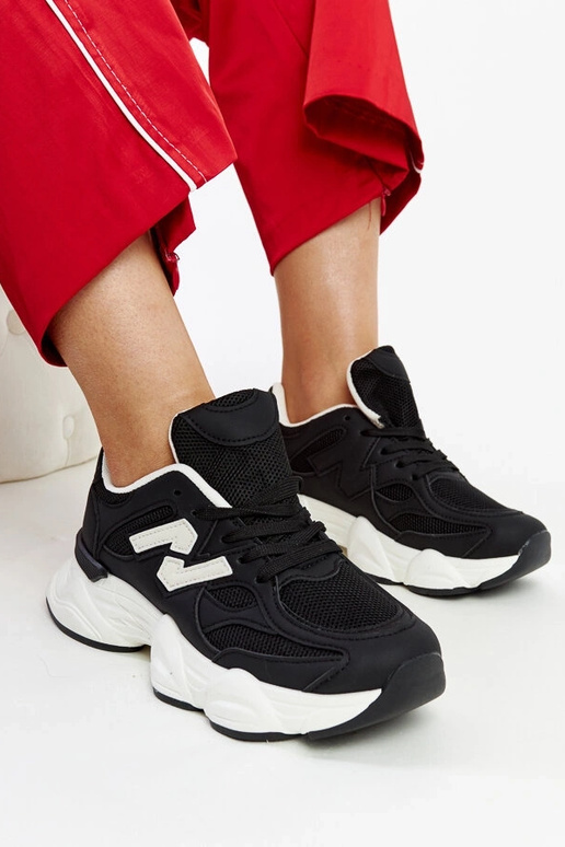 Czarne sneakersy na masywnej...